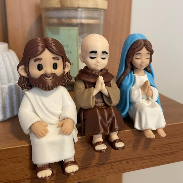 Mini Frei Sentado Mini Jesus e Mini Maria 5cm